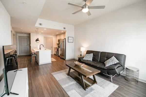 Uptown Furnished Apartments Near Boa Stadium Apts - Aeropuerto de Charlotte-Douglas (CLT)