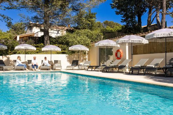 På bilden syns objektet Hôtel La Garrigue & Bar Le Perchoir som ligger i staden Venasque.
