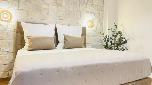 Stonehouse-pag - Vir