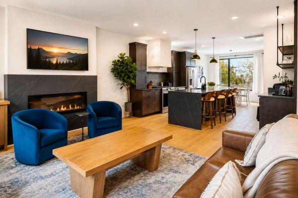 3br Townhome Rooftop Views Hot Tub & Fireplace - Nashville, TN