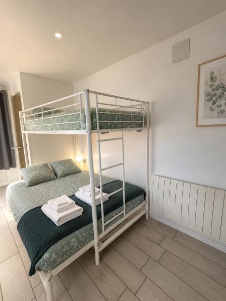 Chez Romain Near Schuttle -25, Parking, Quiet - Paso de Calais