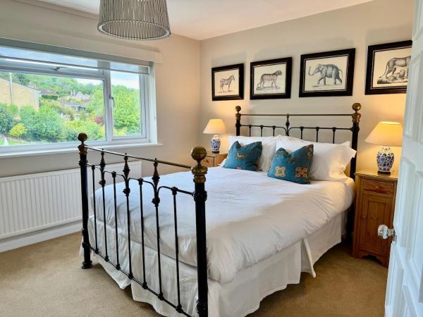 Lovely 3 Bed House With Views, Parking & Garden - Bath