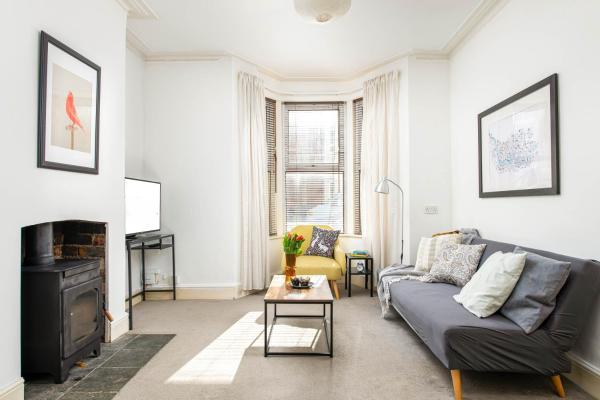 New Spacious And Bright House-parking-by Fabaccommodation - Bristol