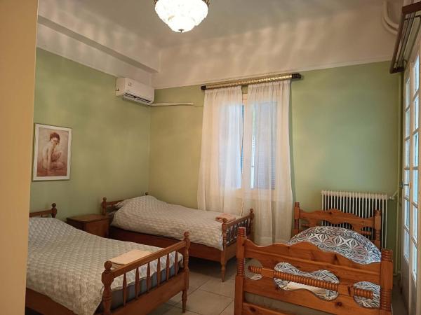 Kuvassa näkyy kohde 3 beds room with garden 5' from metro, joka sijaitsee kaupungissa Ateena.