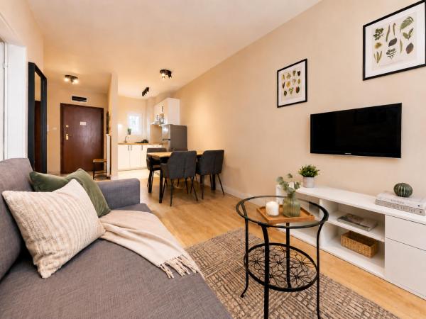 Prime Stay - Modern 1 Bedroom Apartment With Parking Included & Balcony - Budapest