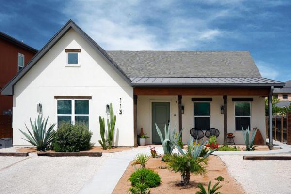 Orion A, Designer 3br, Pool, Full Kitchen - Port Isabel, TX