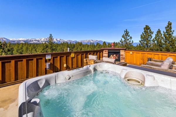 Heavenly Luxe Chalet - Hot Tub Theatre Game Room - 南太浩湖