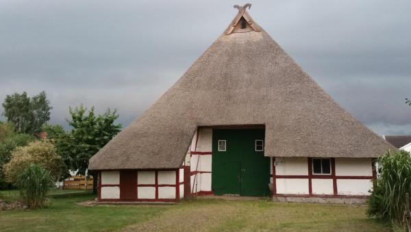 Nella foto è visibile l'oggetto Gehoeft Nr X zu Peccatel vor den Toren von Schwerin nahe Störkanal bei Plate situato nella città di Settin.