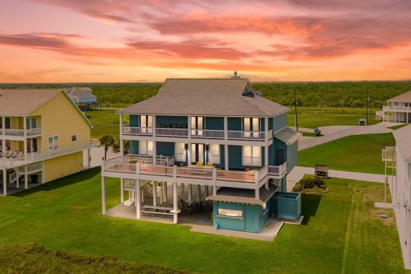 Dawn Treader Home - Crystal Beach, TX