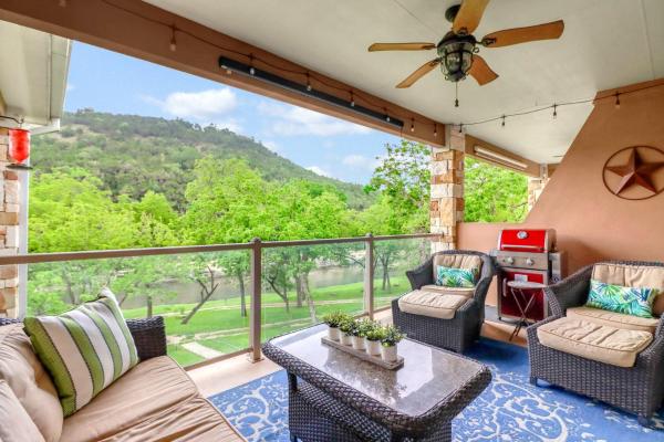 Cliffside Paradise Waterfront - Canyon Lake, TX
