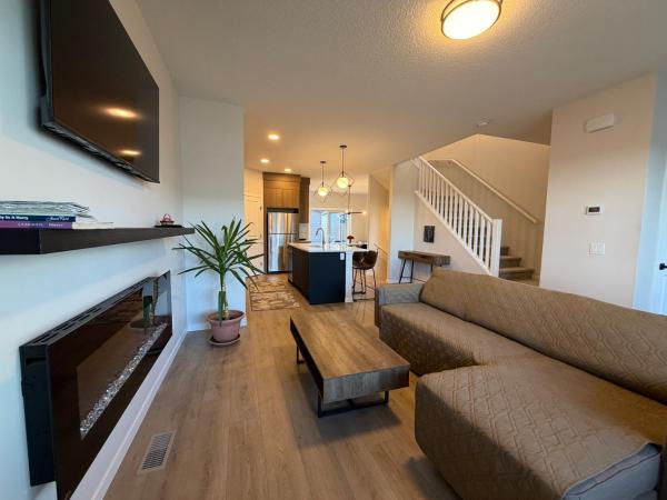 照片显示了位于Calgary市的Beautiful New House in Alpine Park, Calgary物件。