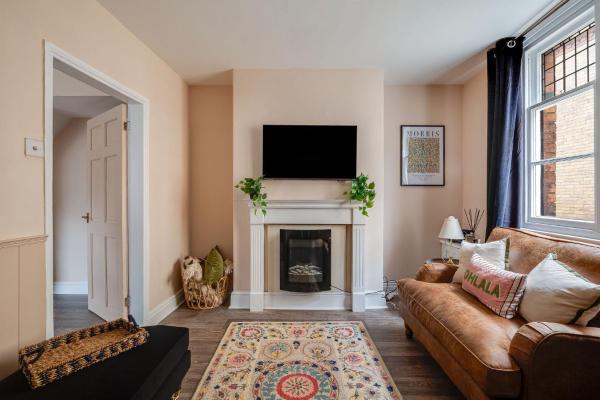Charming Chester City Walls Cottage Sleeps 6 - Chester