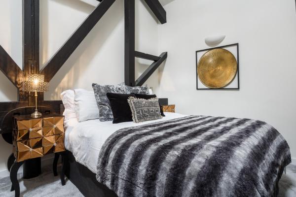 Refurbished May 2026 - Exclusive Designer Penthouse With 85-inch Cinema Tv In Bradford City Centre - Ilkley