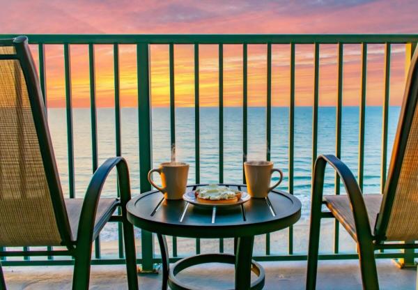 High Tide Hideaway Oceanfront - Myrtle Beach