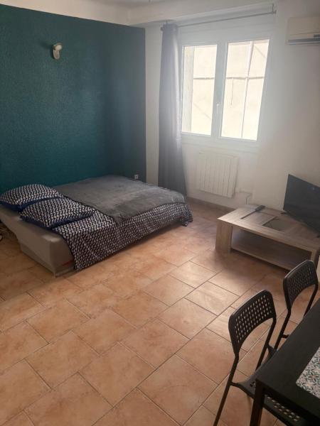 2 Pièces Cour Et Rue - Nîmes