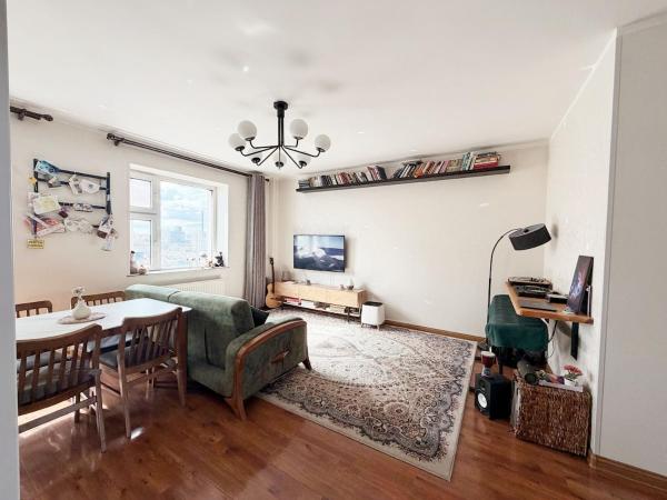 Cozy Apartment With Workspace & Light - Ulan Bator