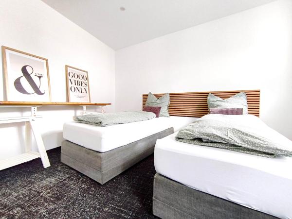 Exclusive 85 Qm Wohnung, Offener Loft-charakter, 24-std Check-in, Separater Eingang, Parkplatz, 6 Personen, 3 Schlafzimmer, Familien- Geschäftswohnung, Wlan -