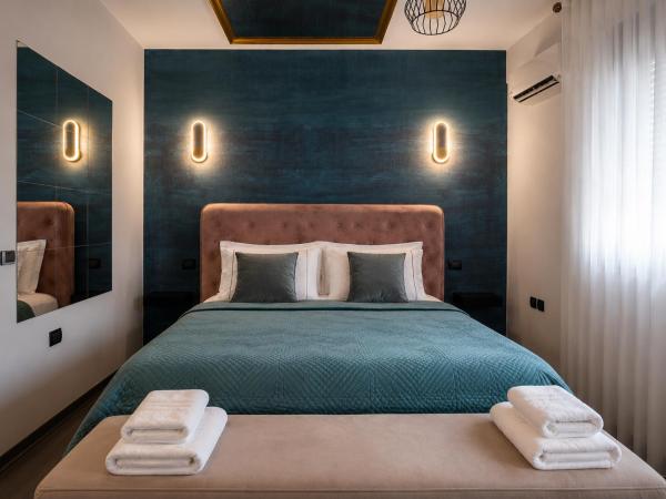 Hesmir's Nest, Tirana