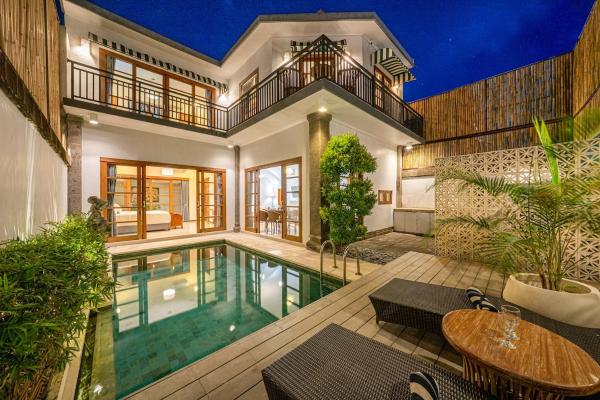 Exclusive 3br Pool Villa 700m From Seminyak Beach - Seminyak