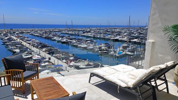 A la foto es mostra l'objecte 306 -Luxury Selection- Puerto Banus Marbella Front Line Penthouse situat a la ciutat de Marbella.