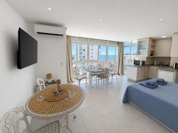 Estudio Luminoso Con Vistas Al Mar Y Piscina - Benalmádena
