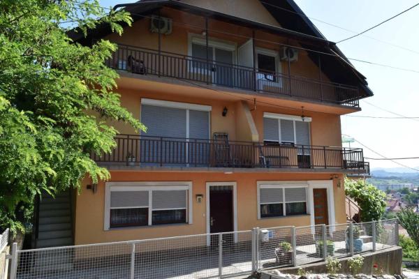 A la foto es mostra l'objecte Apartments Mensa situat a la ciutat de Tuzla.