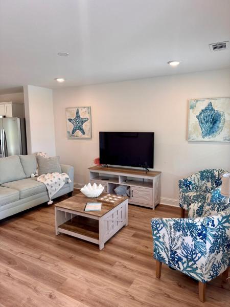 Chic Beach Home Near Airport Casino Coliseum Base - Biloxi, MS