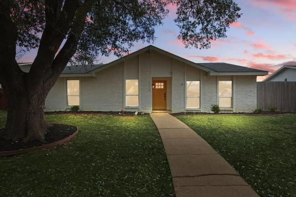 Modern Luxury X Backyard Pool Retreat, 4-bd, 2-ba - Plano, TX