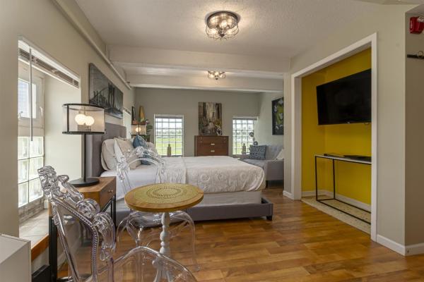 Modern Queen Suite Near Siu Carbondale - Carbondale, IL