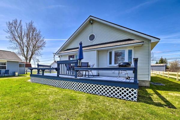 Lakefront Retreat With Dock Access & Canoe Adventures In Houghton Lake, Michigan - Houghton Lake, MI