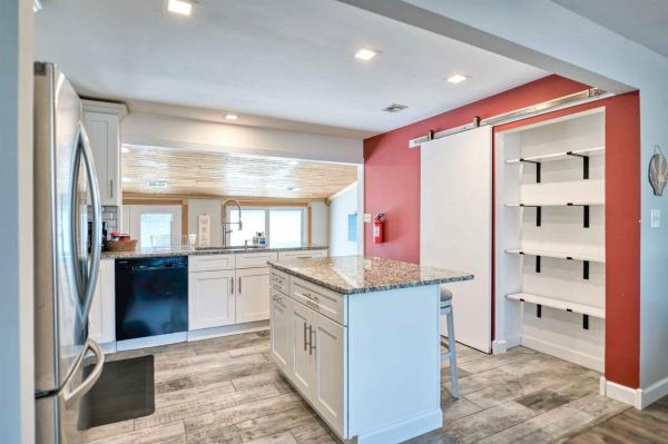 Waterfront Retreat With Game Room In Mystic Island, New Jersey - Beach Haven, NJ