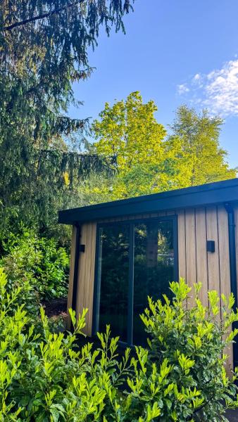 Panterhuis Leo L Tiny House L Buitenbad, Airco, Speeltuin, Bostuin - Apeldoorn