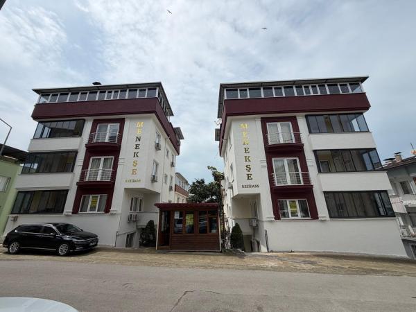 På billedet ses objektet Menekşe Apart 1 beliggende i byen Trabzon.