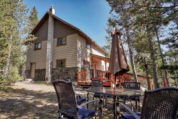 Incredible Cabin Perfect For Family Reunions Near Yellowstone, Idaho - Idaho