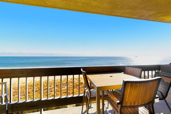 Wonderful Condo Located Right On The Beach With Shared Pool & Sauna Free Wifi - Ocean City, MD