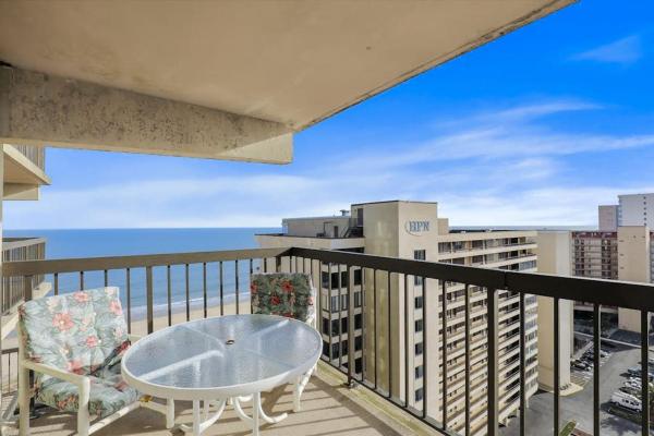 Bright Beach Condo With Balcony Views Pool Game Room Tennis Court & Ac - Ocean City, MD