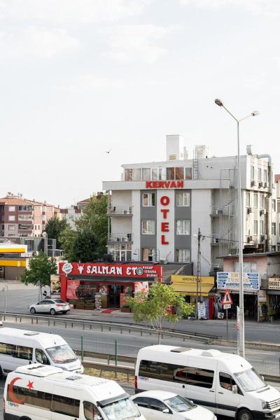 The photo shows the Kervan Hotel Pendik located in the city of Pendik.
