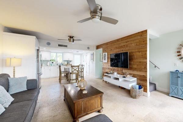 Beach Townhouse With Shared Pool, Tennis & Marina - Ac, Wifi & Snowbird-friendly - Key Largo