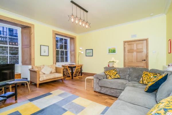 Georgian West End Apartment Near Haymarket - Pass The Keys - Edinburgh