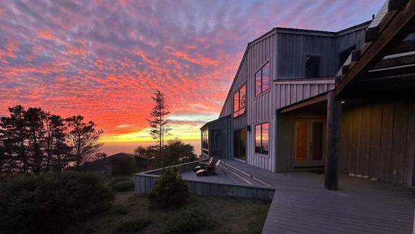 Hillside 3br W Blue & White Water Views & Hot Tub - Sea Ranch, CA