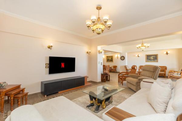 Auf dem Foto ist das Objekt 3BR Beach Front Chalet On RedSea in der Stadt Al Adabīyah zu sehen.