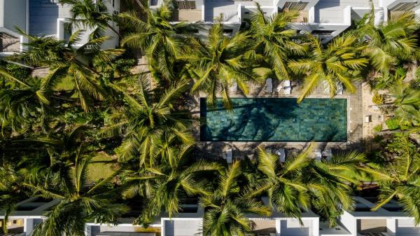 Chic Poolside Haven 3br Steps From The Beach - Mauritius