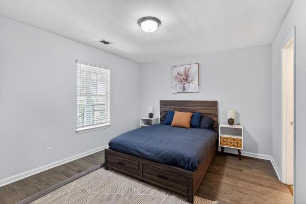 Modern 2br2ba Spacious Retreat - Pooler, GA
