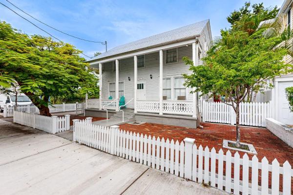 Kw31 Three Flowers Guesthouse - Key West, FL