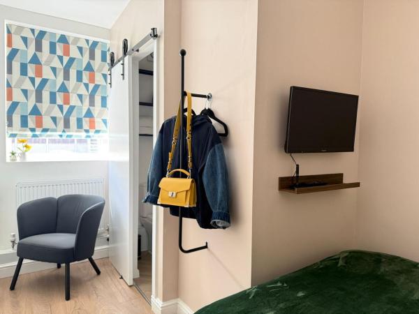Micro Room For 2 | Easy Access To Central London - Essex