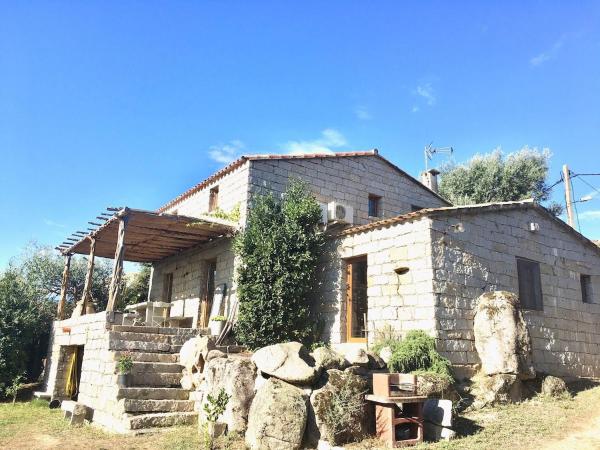 Village Sheepfold With Large Garden - Figari