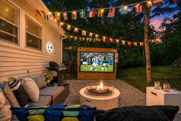 Group Getaway • Sleeps 7 • Grill • Fire Pit - Overland Park, KS