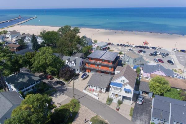 Lake Views, Hot Tub, Fire Pit & Private Yard On North Beach! - North Beach, MI