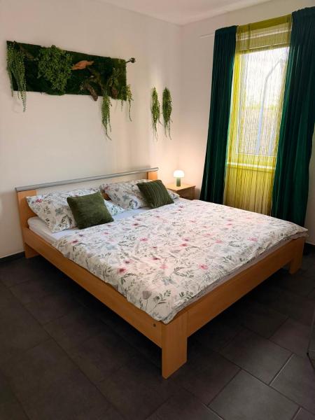 A la foto es mostra l'objecte Apartmány KK situat a la ciutat de Vrbovec.
