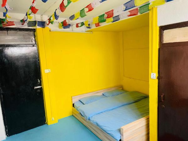 Na zdjęciu widoczny jest obiekt backpacker hostel położony w mieście Katmandu.